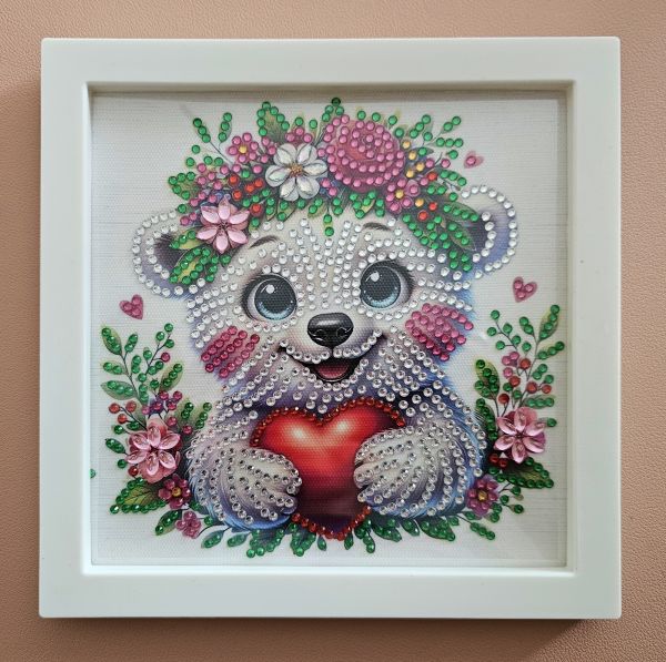 Deko Diamond Painting handmade Bild mit Rahmen, weißer Bär mit Herz (fertig)