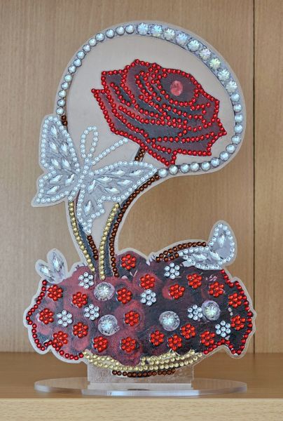 Deko Diamond Painting handmade Ornament, Motiv rote Rose mit Schmetterling (fertig)
