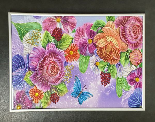 Deko Diamond Painting Bild mit Blumen und Schmetterling (fertig)