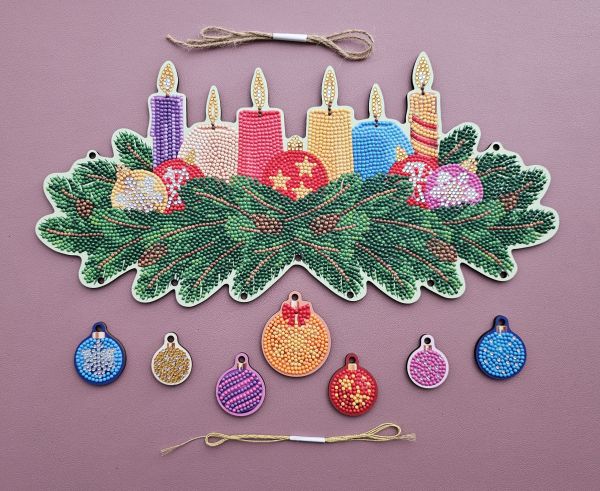 Deko Diamond Painting handmade Türschild Weihnachten mit Kerzen und Kugeln (fertig)
