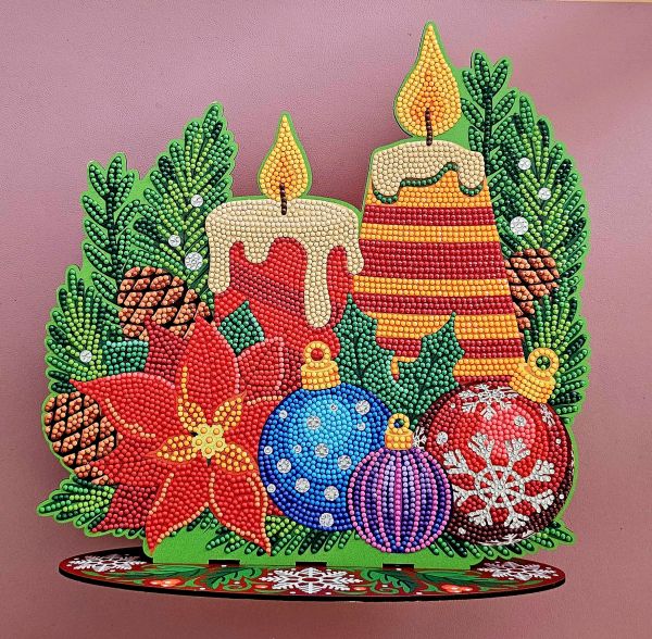 Weihnachtsdeko Diamond Painting handmade Ornament aus Holz, Motiv Kerzen mit Kugeln (fertig)
