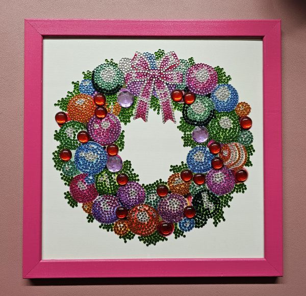 Weihnachtsdeko handmade Diamond Painting Bild mit Weihnachtskranz pink (fertig)