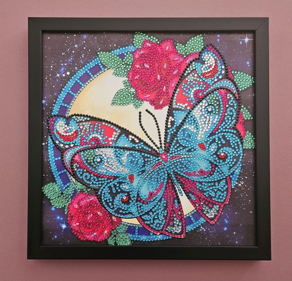 Deko Diamond Painting handmade Bild mit Schmetterling und Blumen (fertig)
