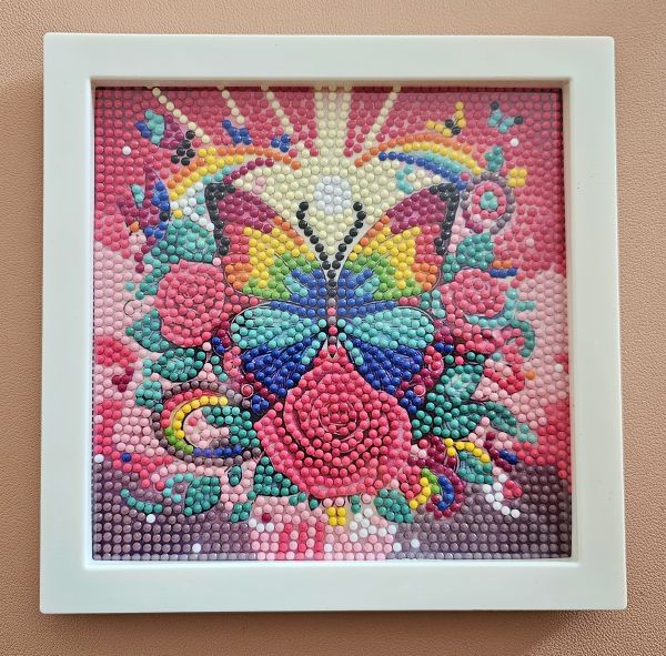 Deko Diamond Painting handmade Bild mit Rahmen, bunter Schmetterling mit Blumen (fertig)